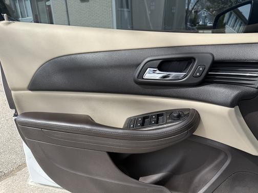 White 2015 Chevrolet Malibu 1LT