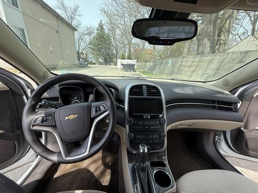 White 2015 Chevrolet Malibu 1LT