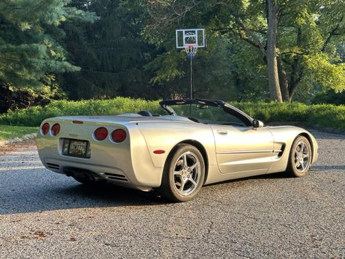 2004 Chevrolet Corvette Base