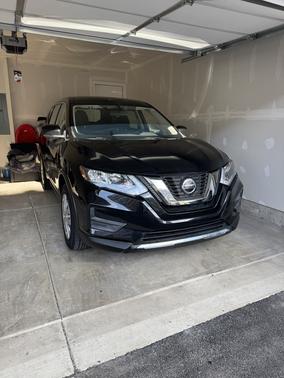 Black 2018 Nissan Rogue S