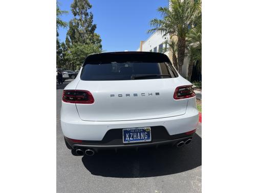 Photo 2 of 7 of 2018 Porsche Macan S