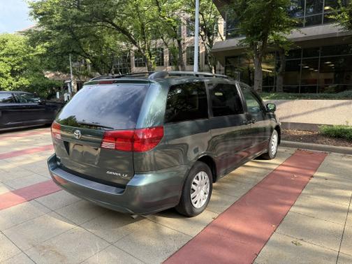 2004 Toyota Sienna LE
