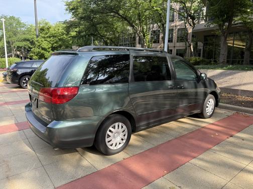 2004 Toyota Sienna LE