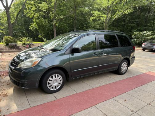 2004 Toyota Sienna LE
