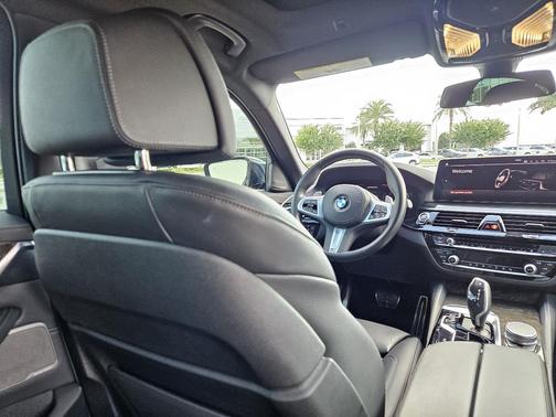 Blue 2022 BMW M550 i xDrive