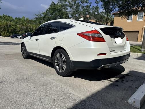 White 2015 Honda Crosstour EX-L
