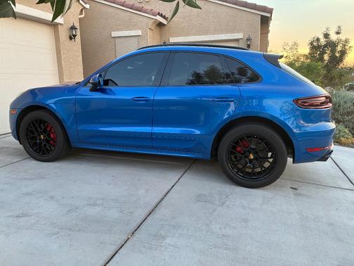 Blue 2017 Porsche Macan Macan GTS