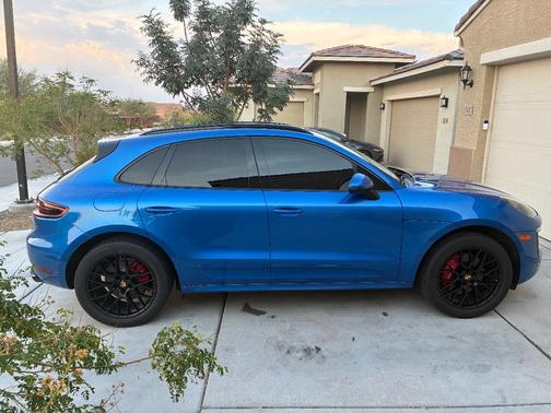 Blue 2017 Porsche Macan Macan GTS