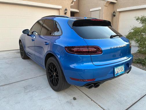 Blue 2017 Porsche Macan Macan GTS