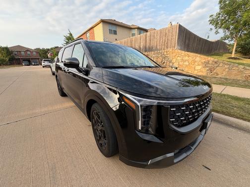 Black 2025 Kia Carnival SX