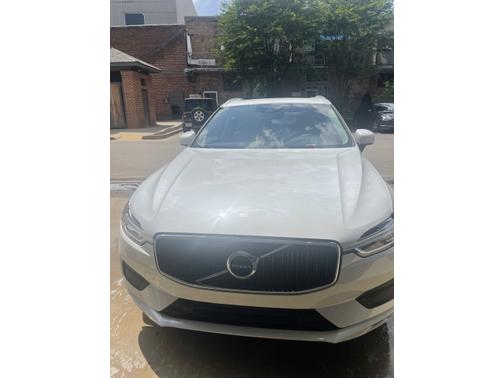 Photo 2 of 16 of 2019 Volvo XC60 T5 Momentum