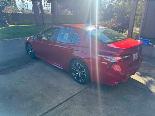 2020 Toyota Camry Hybrid SE