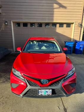 2020 Toyota Camry Hybrid SE