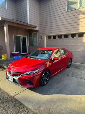 2020 Toyota Camry Hybrid SE