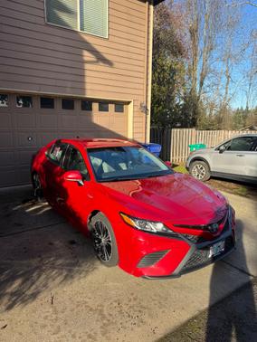 2020 Toyota Camry Hybrid SE