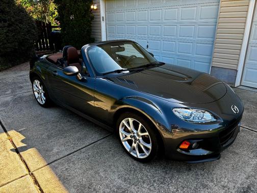 Gray 2014 Mazda MX-5 Miata Grand Touring