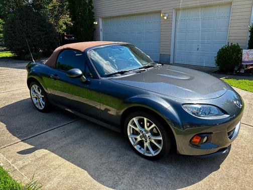 Gray 2014 Mazda MX-5 Miata Grand Touring