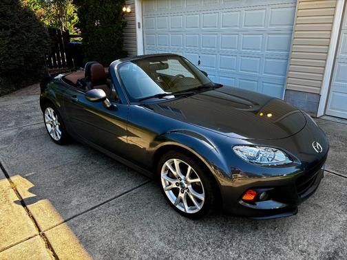 Gray 2014 Mazda MX-5 Miata Grand Touring