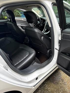 White 2014 Ford Fusion SE