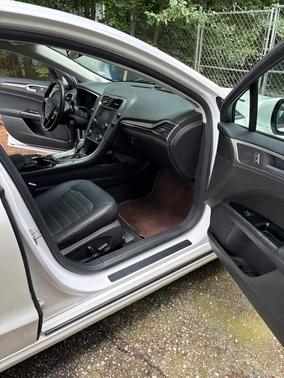 White 2014 Ford Fusion SE