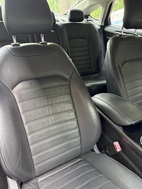 White 2014 Ford Fusion SE