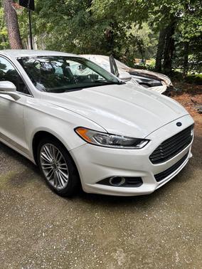 White 2014 Ford Fusion SE