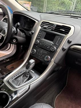 White 2014 Ford Fusion SE