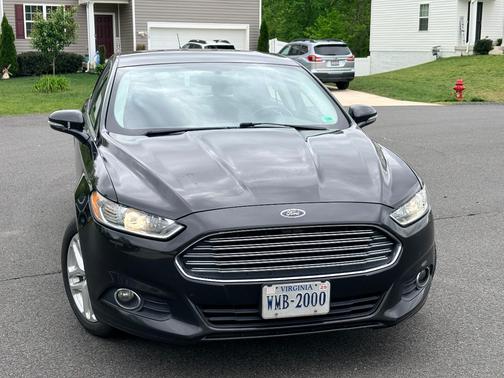 Black 2014 Ford Fusion SE
