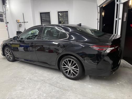 2021 Toyota Camry Hybrid XLE