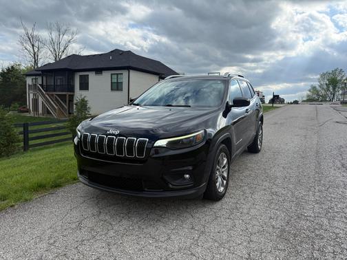 Black 2019 Jeep Cherokee Latitude Plus