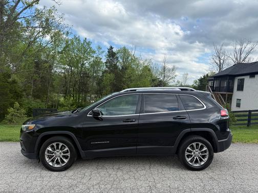 Black 2019 Jeep Cherokee Latitude Plus