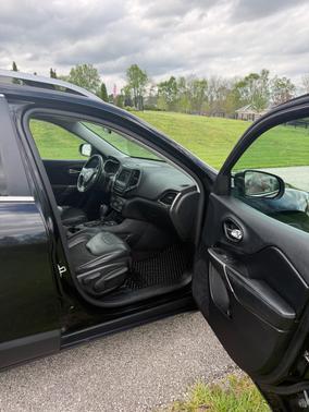 Black 2019 Jeep Cherokee Latitude Plus