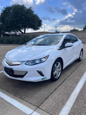 White 2017 Chevrolet Volt LT