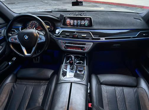 2016 BMW 750 i