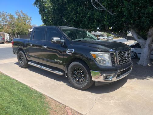 Black 2017 Nissan Titan SV