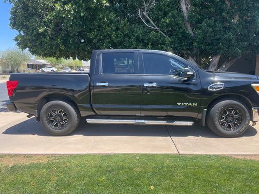 Black 2017 Nissan Titan SV