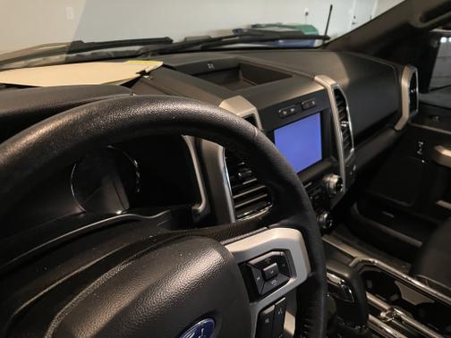 Photo 4 of 8 of 2019 Ford F-150 Lariat