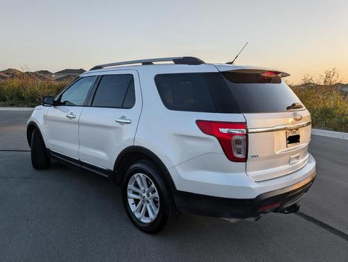 White 2015 Ford Explorer XLT