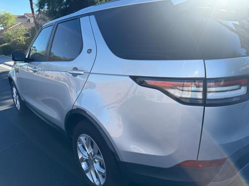 Silver 2019 Land Rover Discovery SE