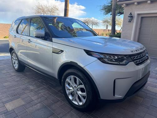 Silver 2019 Land Rover Discovery SE