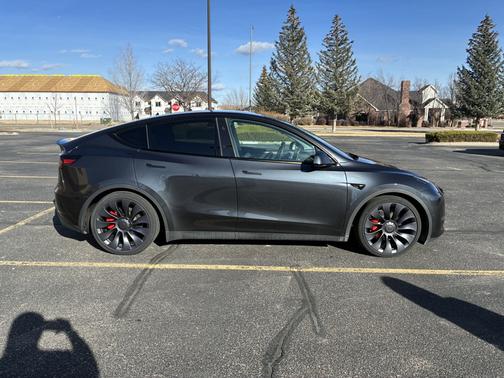 2025 Tesla Model Y Performance