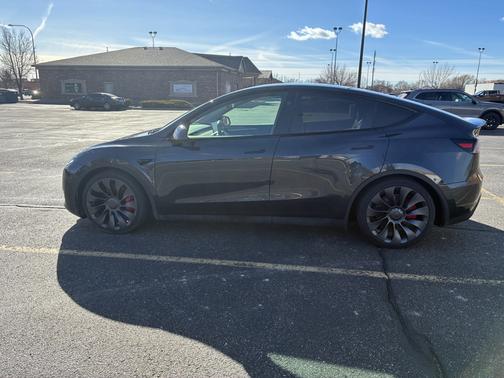 2025 Tesla Model Y Performance