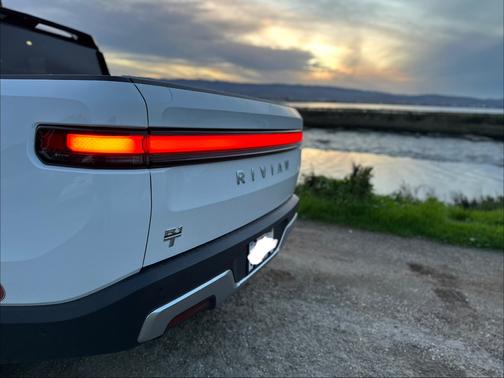 2023 Rivian R1T Adventure Dual-Motor Max Package