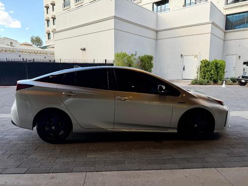 Silver 2019 Toyota Prius XLE