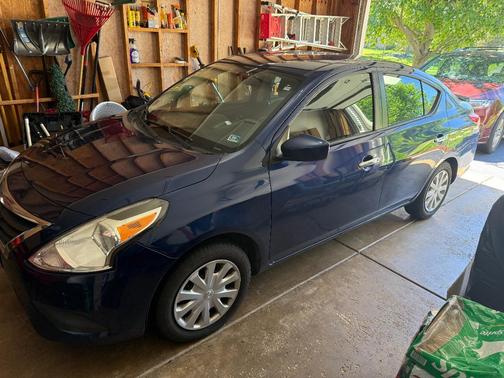 Blue 2019 Nissan Versa 1.6 SV