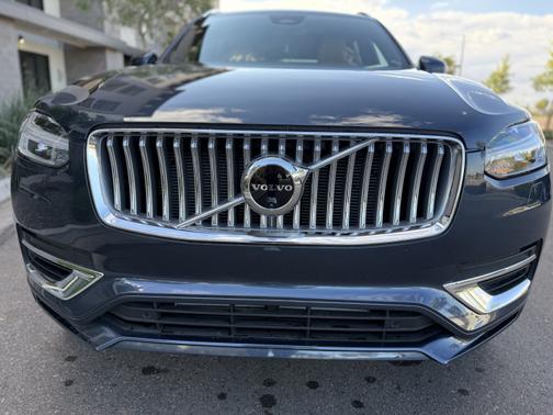 2024 Volvo XC90 Recharge Plug-In Hybrid T8 Ultimate Bright Theme 7 Passenger