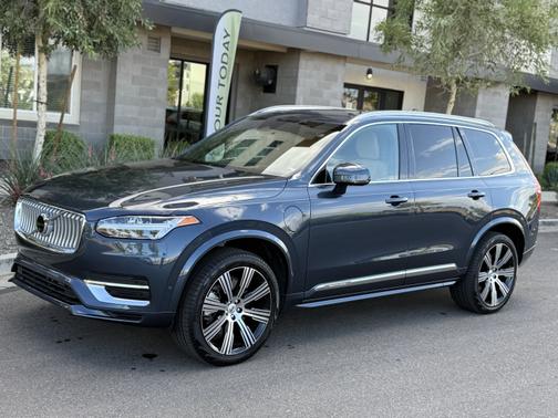 2024 Volvo XC90 Recharge Plug-In Hybrid T8 Ultimate Bright Theme 7 Passenger