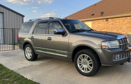 Gray 2012 Lincoln Navigator Base