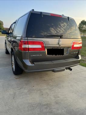 Gray 2012 Lincoln Navigator Base