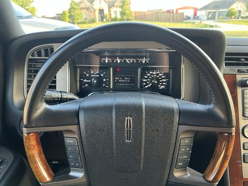 Gray 2012 Lincoln Navigator Base